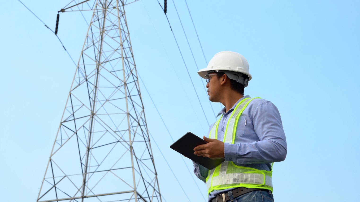 Intelligent Monitoring and Inspection of Power Line Components Powered